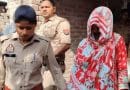 "अमरोहा हत्या प्रकरणातील संशयित महिलेला पोलीस ताब्यात घेताना"