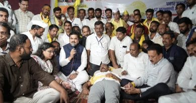 आझाद मैदानात धनगर आरक्षणासाठी उपोषणाला बसलेले दीपक बोऱ्हाडे आणि मंत्री गिरीश महाजन काही अतिरिक्त टिप्स: इंटरनल लिंकिंग: जर तुमच्या वेबसाईटवर धनगर आरक्षणाशी संबंधित जुन्या बातम्या असतील, तर त्यांची लिंक या बातमीत द्या. ठळक अक्षरे (Bolding): मजकुरातील महत्त्वाच्या नेत्यांची नावे आणि मागण्या Bold करा (उदा. दीपक बोऱ्हाडे, अनुसूचित जमाती (ST)). फोटो: उपोषण सोडतानाचा किंवा लिंबू सरबत घेतानाचा फोटो वापरावा, ज्यामुळे वाचकांचे लक्ष वेधले जाईल. तुमच्या वेबसाईटसाठी ही बातमी आता Publish करण्यासाठी तयार आहे! SEO Analysis मध्ये 'Green' सिग्नल मिळवण्यासाठी हे मुद्दे नक्की वापरा.
