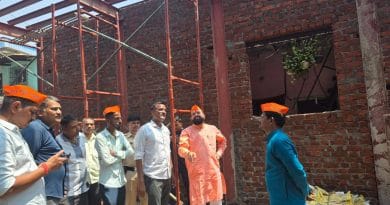 आमदार दिलीप मामा लांडे चांदिवली येथील विकासकामांची पाहणी करताना.