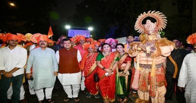 दहिसर रामनवमी शोभायात्रेत सहभागी आमदार प्रवीण दरेकर आणि रामभक्त