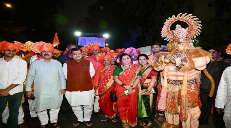 दहिसर रामनवमी शोभायात्रेत सहभागी आमदार प्रवीण दरेकर आणि रामभक्त