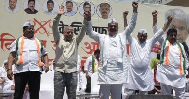 "नागपूर संविधान चौक येथे काँग्रेस आणि वंचित बहुजन आघाडीचा आरएसएस मुख्यालयावर विशाल जन आक्रोश मोर्चा - नेतृत्व हर्षवर्धन सपकाळ आणि प्रकाश आंबेडकर"