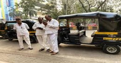 खाकी ड्रेस