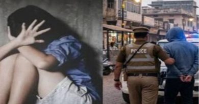 "अत्याचारामुळे धक्क्यात असलेली मुलगी आणि नराधम मामाला अटक करून नेताना पोलीस अधिकारी; नात्याला काळीमा फासणाऱ्या घटनेचे प्रतिकात्मक दृश्य."