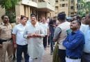 दिंडोशीतील बिबट्या प्रभावित भागाची पाहणी करताना वनविभागाचे अधिकारी आणि लोकप्रतिनिधी.