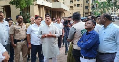 दिंडोशीतील बिबट्या प्रभावित भागाची पाहणी करताना वनविभागाचे अधिकारी आणि लोकप्रतिनिधी.
