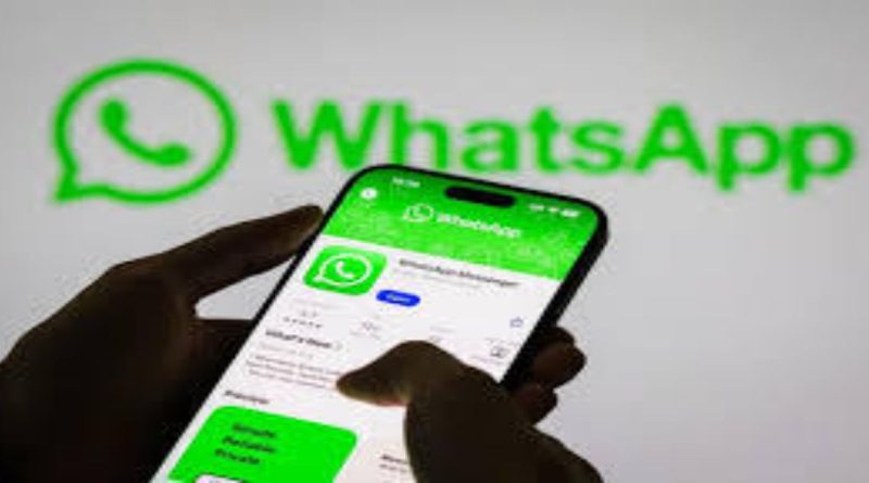 WhatsApp Plus Paid Subscription नवीन अपडेट आणि व्हॉट्सॲप लोगो.