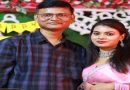 बिहारमधील पीडित पती अमन कुमार आणि त्यांची BPSC शिक्षिका पत्नी गुंजन कुमारी एका कौटुंबिक कार्यक्रमात एकत्र उभे असलेले दिसत आहेत.