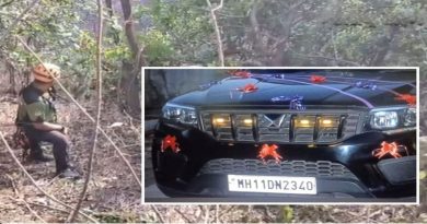 आंबेनळी घाटात अपघात झालेली साताऱ्याची स्कॉर्पिओ कार (MH 11 DN 2340) आणि घटनास्थळी बचाव कार्य करणारे ट्रेकर्स.