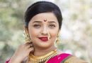 पारंपरिक पोशाखात हसतमुख उभी असलेली अभिनेत्री अपूर्वा नेमळेकर