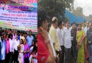 कांदिवली पूर्व येथील १२० फुटी डीपी रोडच्या कामाची पाहणी आणि भूमिपूजन सोहळ्यात सहभागी झालेले काँग्रेसचे माजी लोकप्रतिनिधी व स्थानिक नागरिक