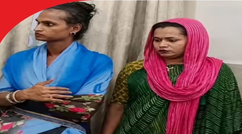 "रेल्वे गाड्यांमध्ये किन्नरांचे सोंग घेऊन प्रवाशांची फसवणूक आणि अवैध वसुली करताना जबलपूर आरपीएफच्या कारवाईत पकडलेले तोतया (नकली) किन्नर."