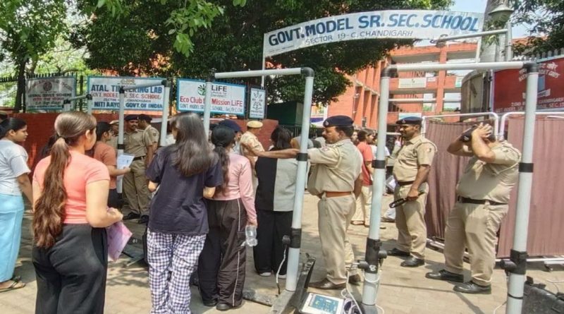 नीट परीक्षा केंद्र सुरक्षा तपासणी आणि पोलीस बंदोबस्त