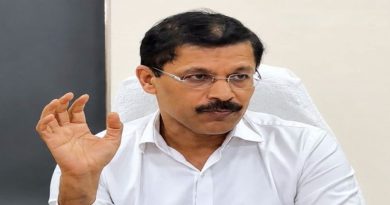 हॉटेलमध्ये मोफत पाणी देण्याचे आदेश देणारे एफडीए आयुक्त तुकाराम मुंढे