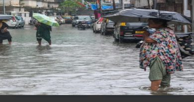 महाराष्ट्र मान्सून अलर्ट दरम्यान मुंबईतील जलमय रस्ते आणि पावसाचा जोर