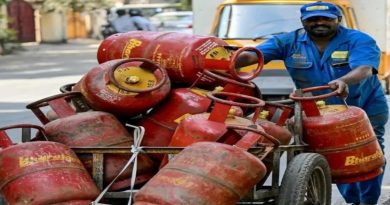 स्विगी इन्स्टामार्ट आणि एचपीसीएल (HPCL) भागीदारी अंतर्गत घरगुती एलपीजी गॅस सिलेंडरची डिलिव्हरी.
