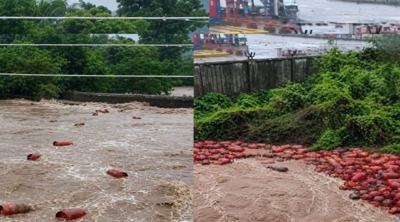 रायगड जिल्ह्यातील पाताळगंगा नदीच्या पुरात वाहून गेलेले ३ हजार गॅस सिलिंडर.