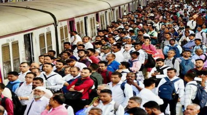 पश्चिम रेल्वे विरार ते चर्चगेट लोकल मधील प्रवाशांची गर्दी